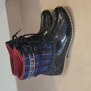 Tommy Hilfiger The Hessa Duck Boots size 8.